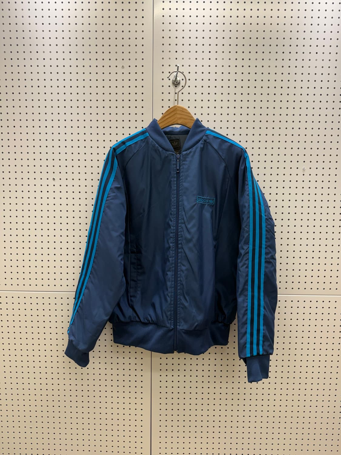 아디다스 오리지널스 트레포일 백로고 패딩 봄버 자켓 U464 상품이미지2