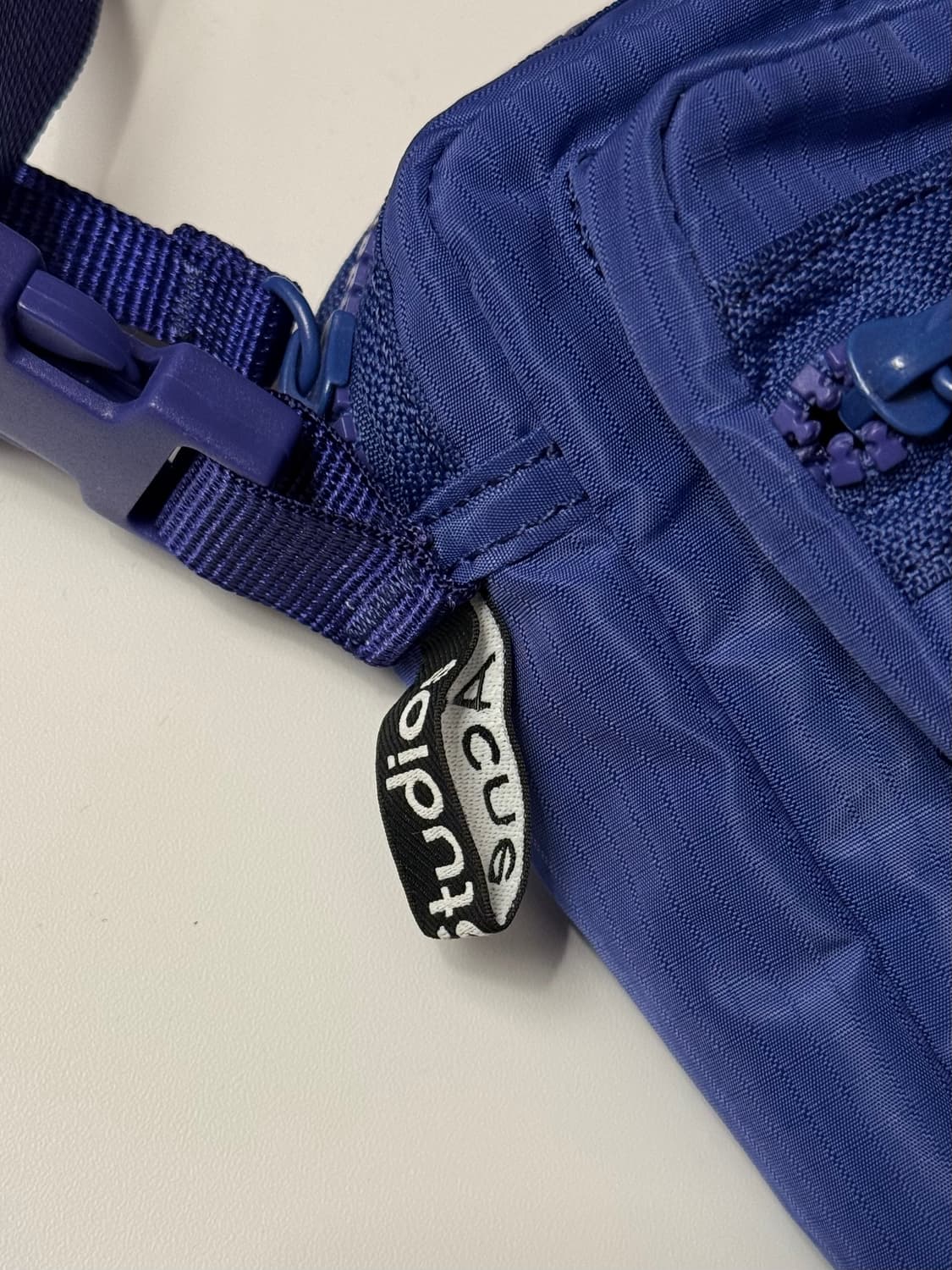 아크네 스튜디오 크로스백 유럽한정컬러 상품이미지4