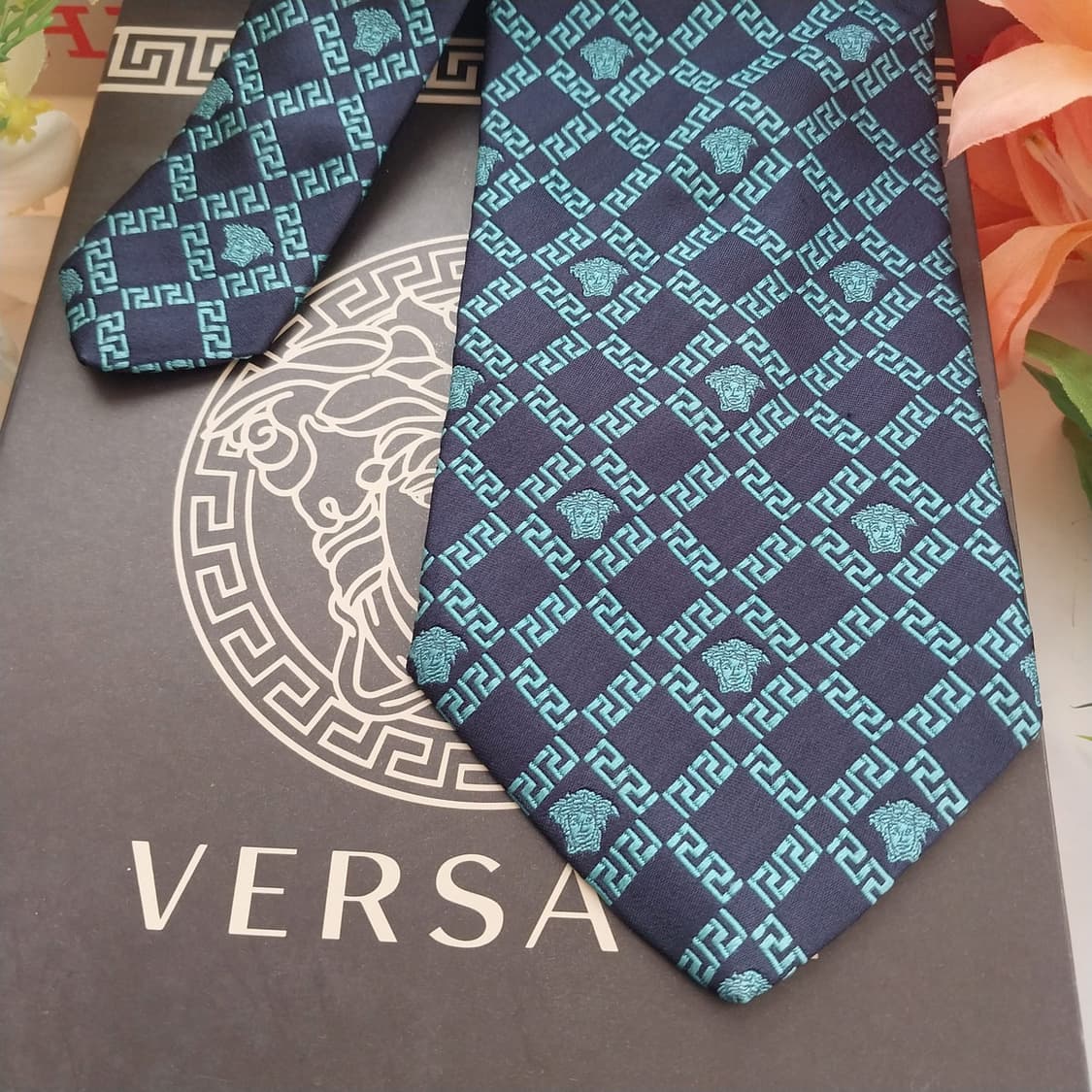 베르사체 실크 메두사 자수 패턴 넥타이 9.7cm A+등급 K1374
 상품이미지4