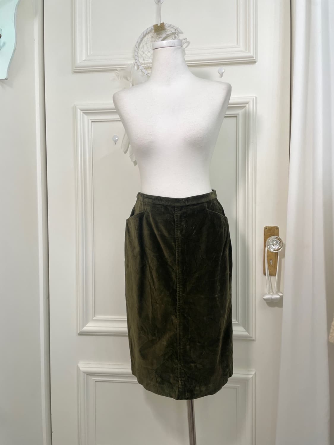 khaki velvet basic midi pocket skirt 상품이미지1