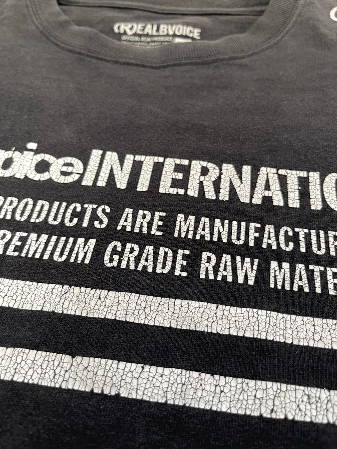 REALBVOICE 34 Crack Printing T-shirt 상품이미지6