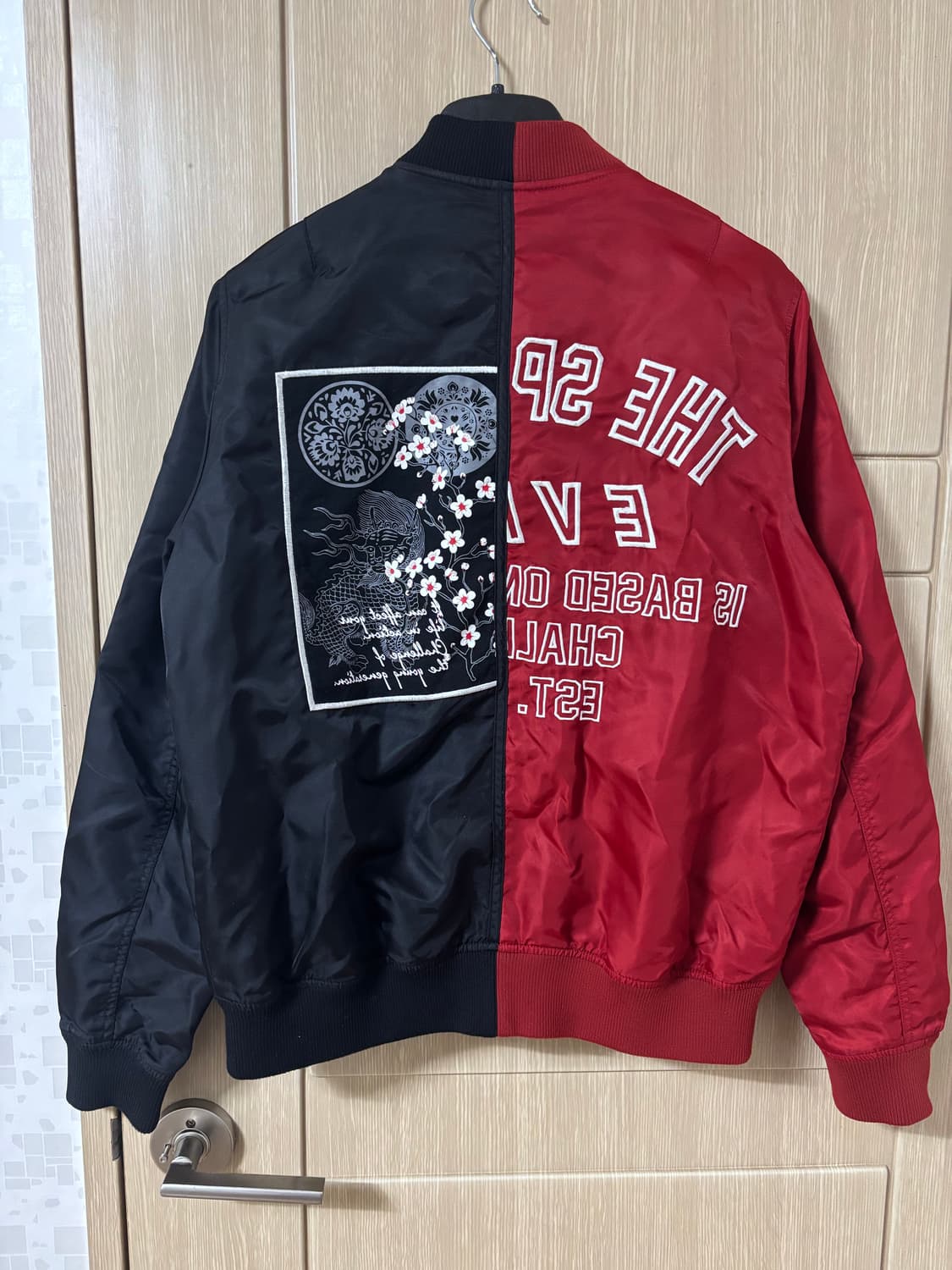 에비수 레드/블랙 봄버 자켓 상품이미지1