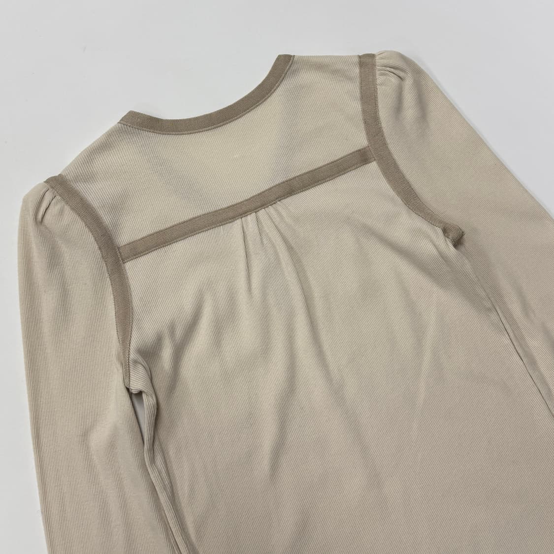 Ray Beams piped gather sleeve top 상품이미지6