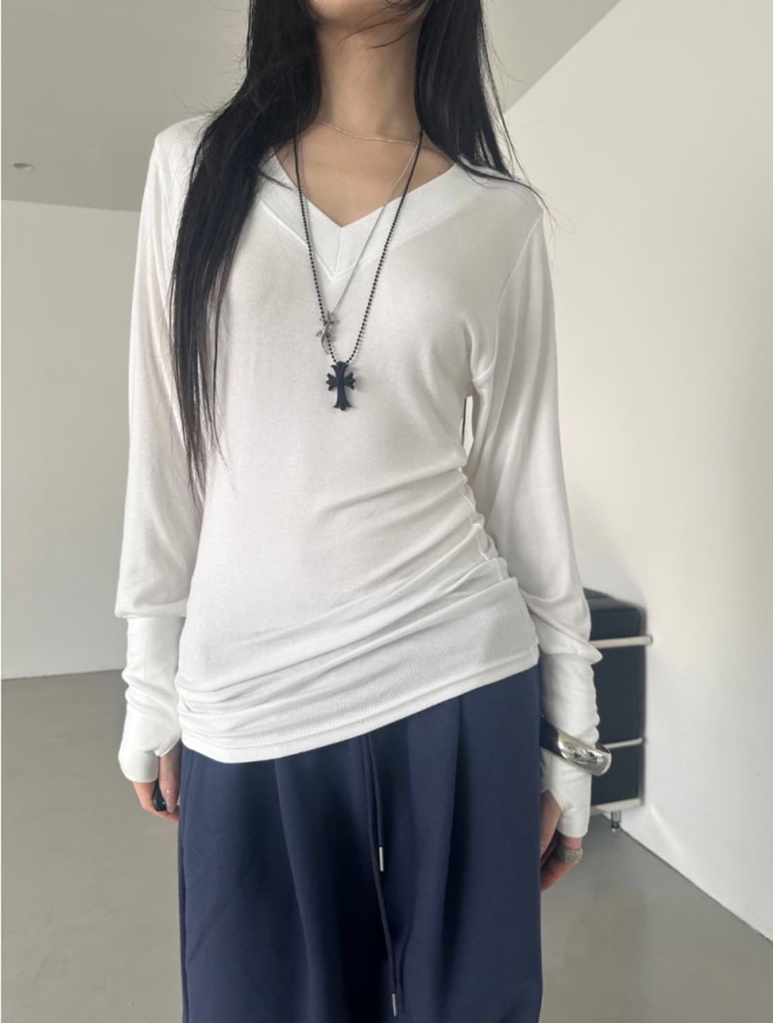 이너뮤트 브이넥 워머 긴팔티 v-neck femme top 블랙 상품이미지2