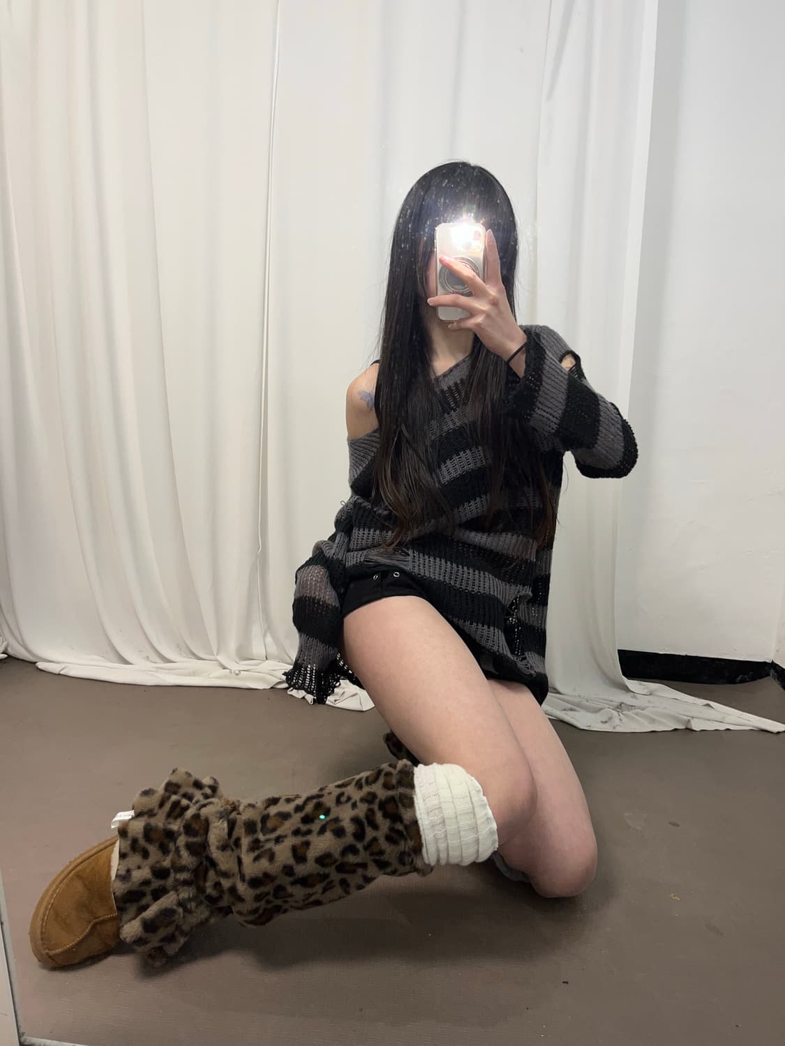 스트라이프 데미지 오버핏 니트 상품이미지4