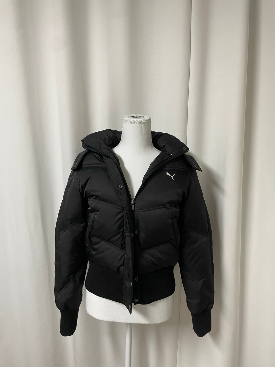 유일매물)푸마 Y2K 딱붙 슬림핏 후드 숏패딩 덕다운 상품이미지2