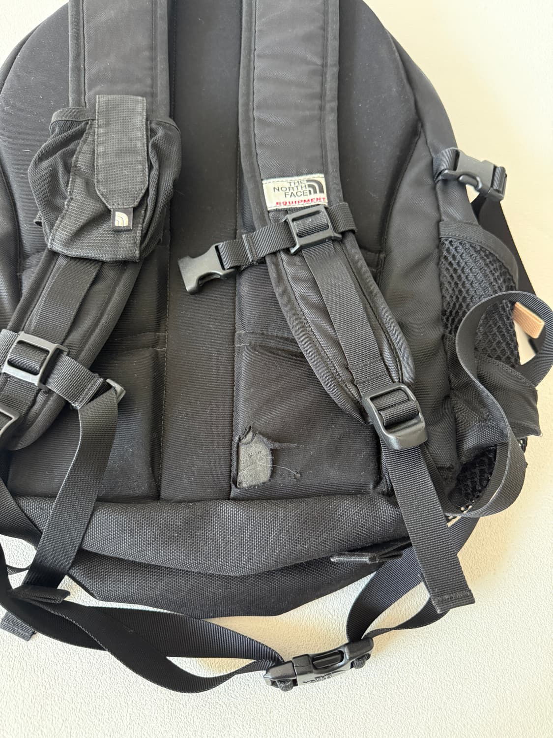 노스페이스(THE NORTH FACE) 백팩(뒷면 하단 헤짐) 상품이미지6