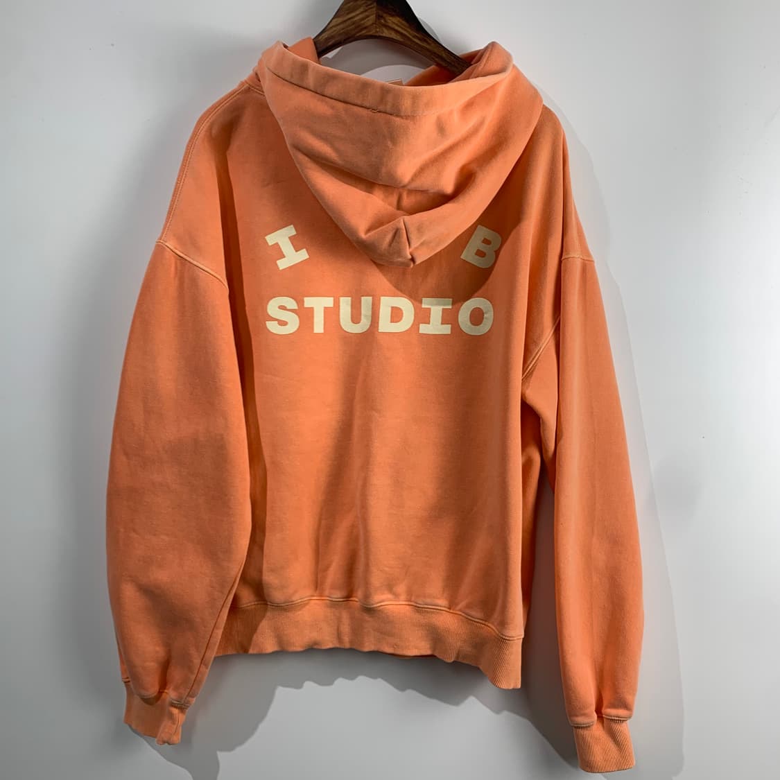 아이앱스튜디오 피그먼트 살몬 후드티 상품이미지4