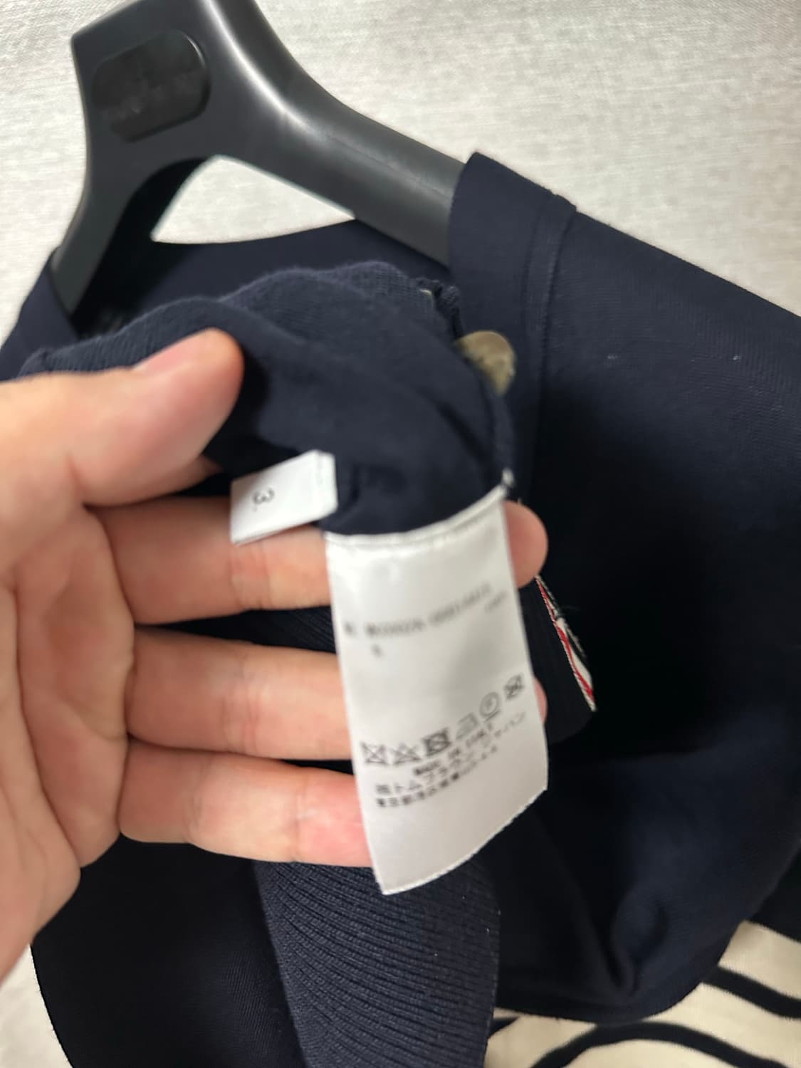 톰브라운 메리노울 사선완장 가디건 네이비 (3)  상품이미지5