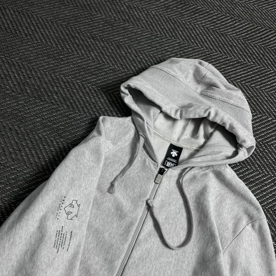 데상트 자수로고 그레이 후드집업o 4660 상품이미지4