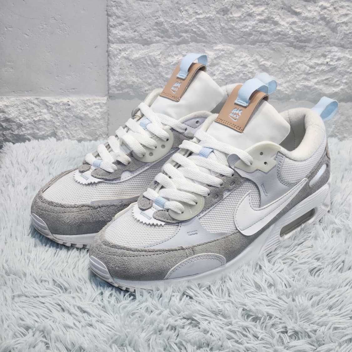 7w-18:나이키 우먼스 에어 맥스 90 퓨추라 SE 퓨어 플래티넘 상품이미지4