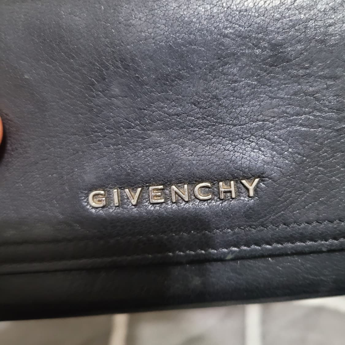 정품 지방시 여성 장지갑 상품이미지3