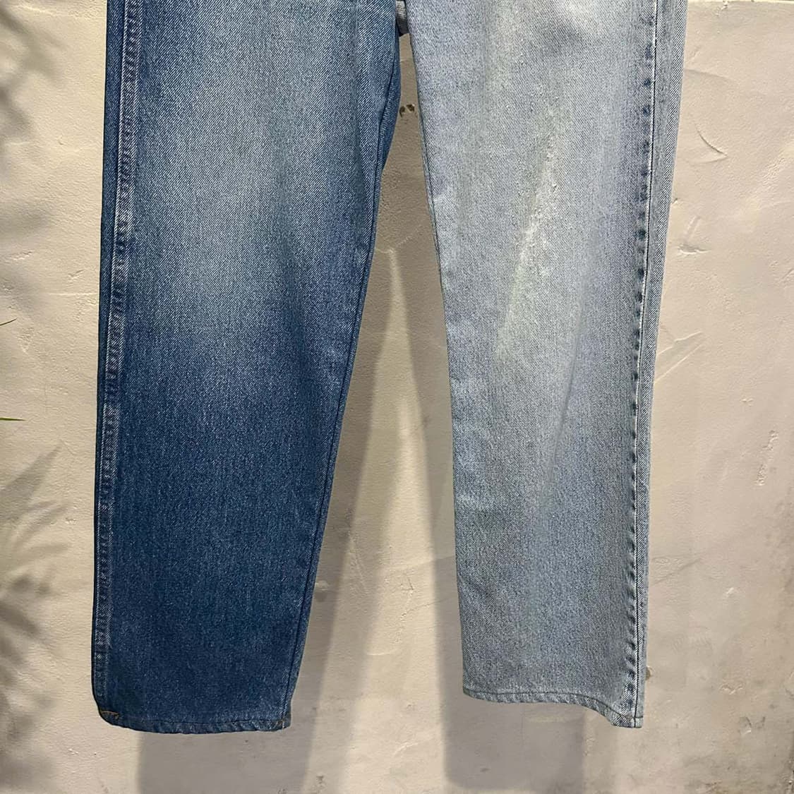 랭글러 리메이크 데님 팬츠 레귤러핏 백 패치 로고 디테일 중청 연청 상품이미지5