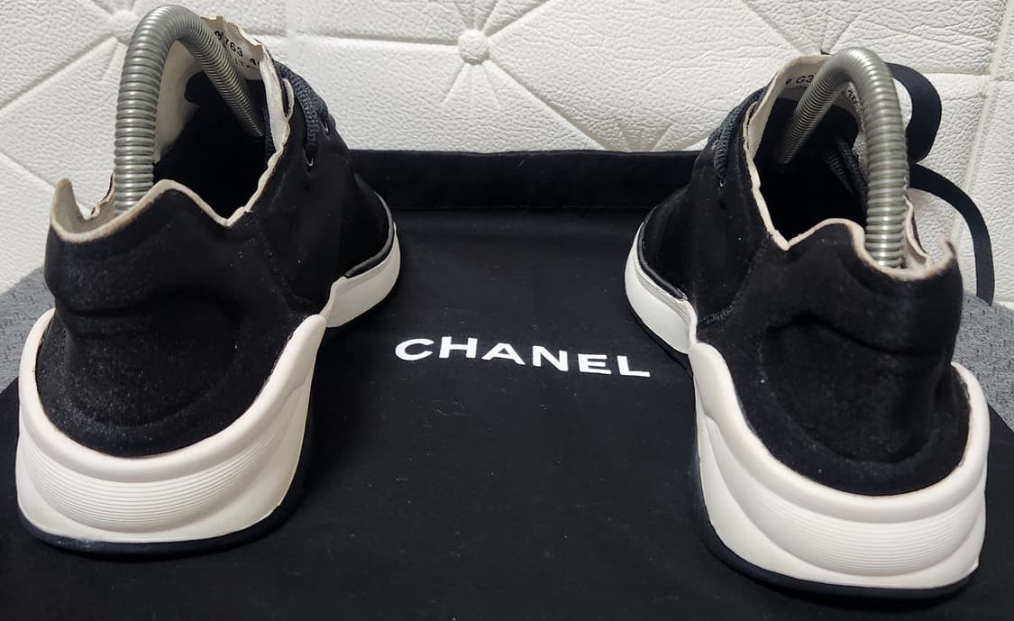 [정품] 샤넬 스니커즈 운동화 CC로고 테니스 런닝화 블랙/화이트 40 상품이미지5