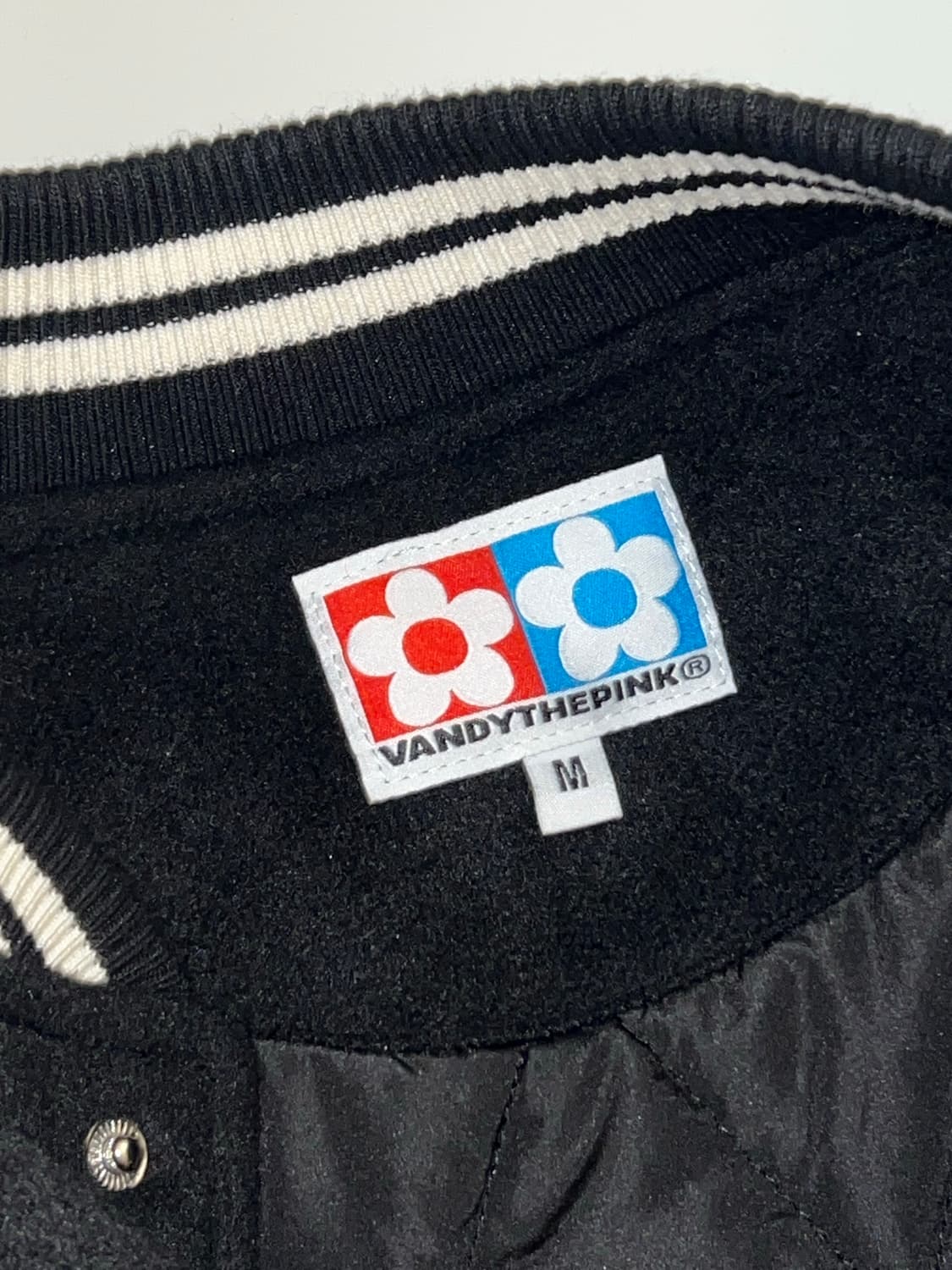 반디더핑크 sm엔터테이먼트 콜라보 바시티자켓 블랙 M사이즈 상품이미지3