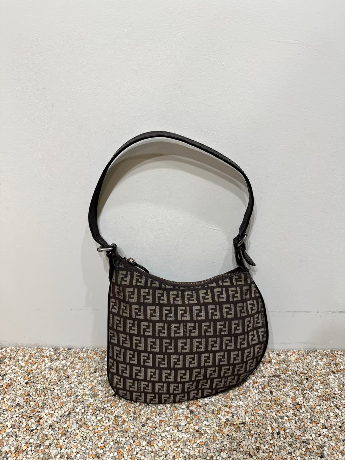 FENDI 펜디 주카 오이스터 숄더백 상품이미지3
