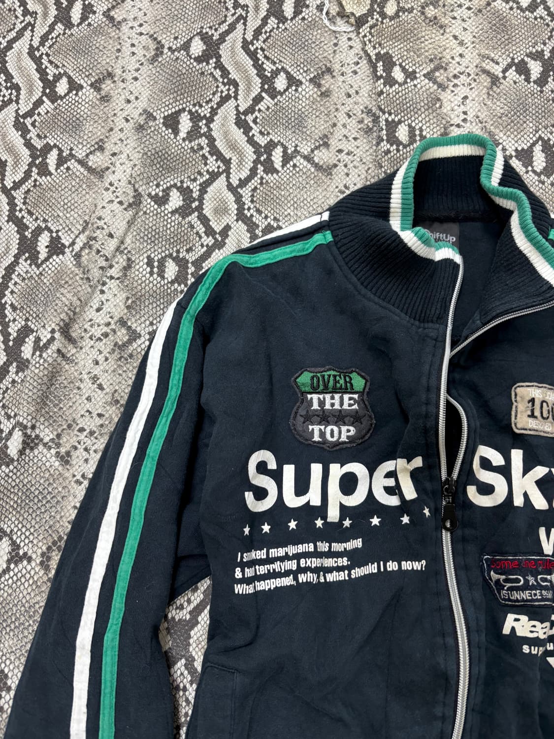 “Vintage” Y2K Kitsch Mood Zip Up 상품이미지3
