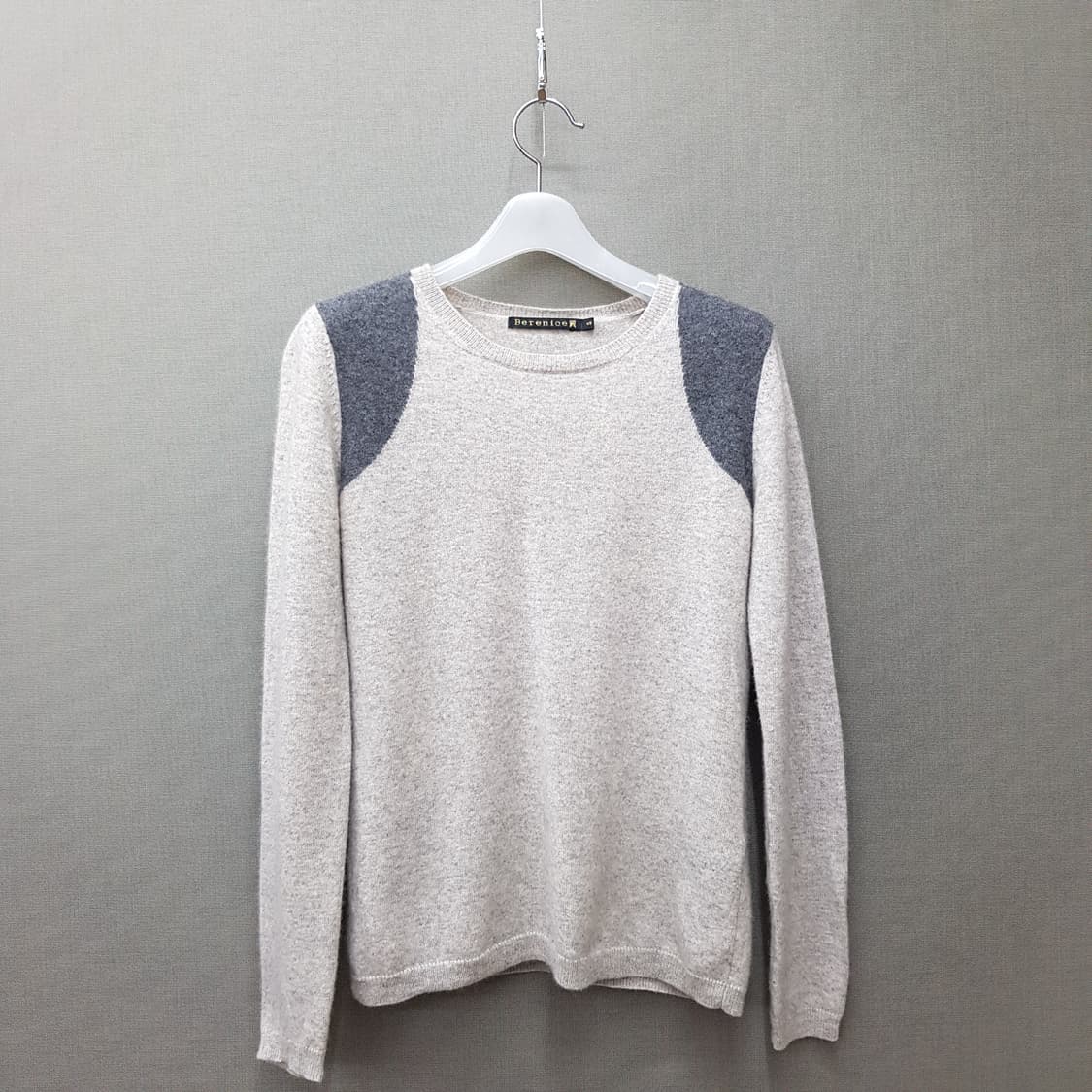 베르니스  캐시미어 자수 디테일 니트 S사이즈 상품이미지1