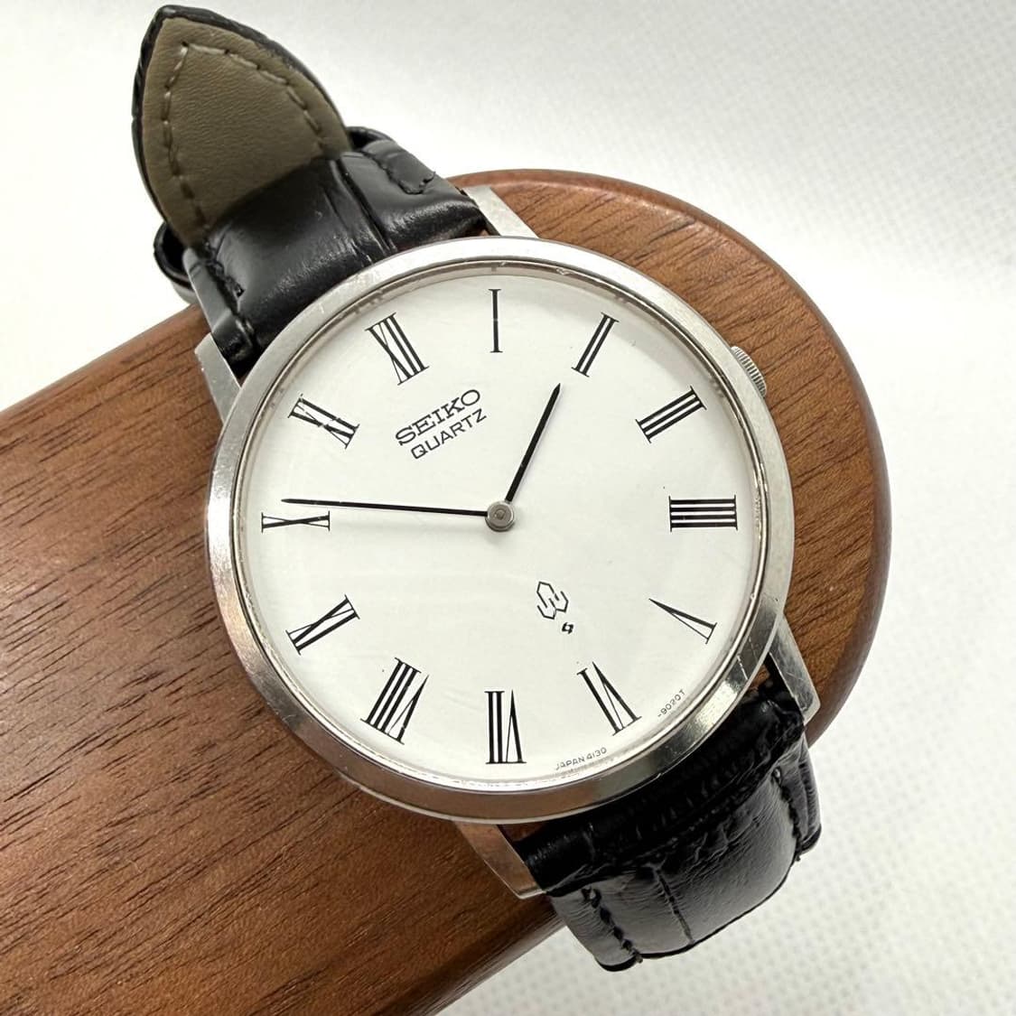 70s 빈티지 세이코 4130 라운드 프레임 쿼츠 시계 상품이미지3