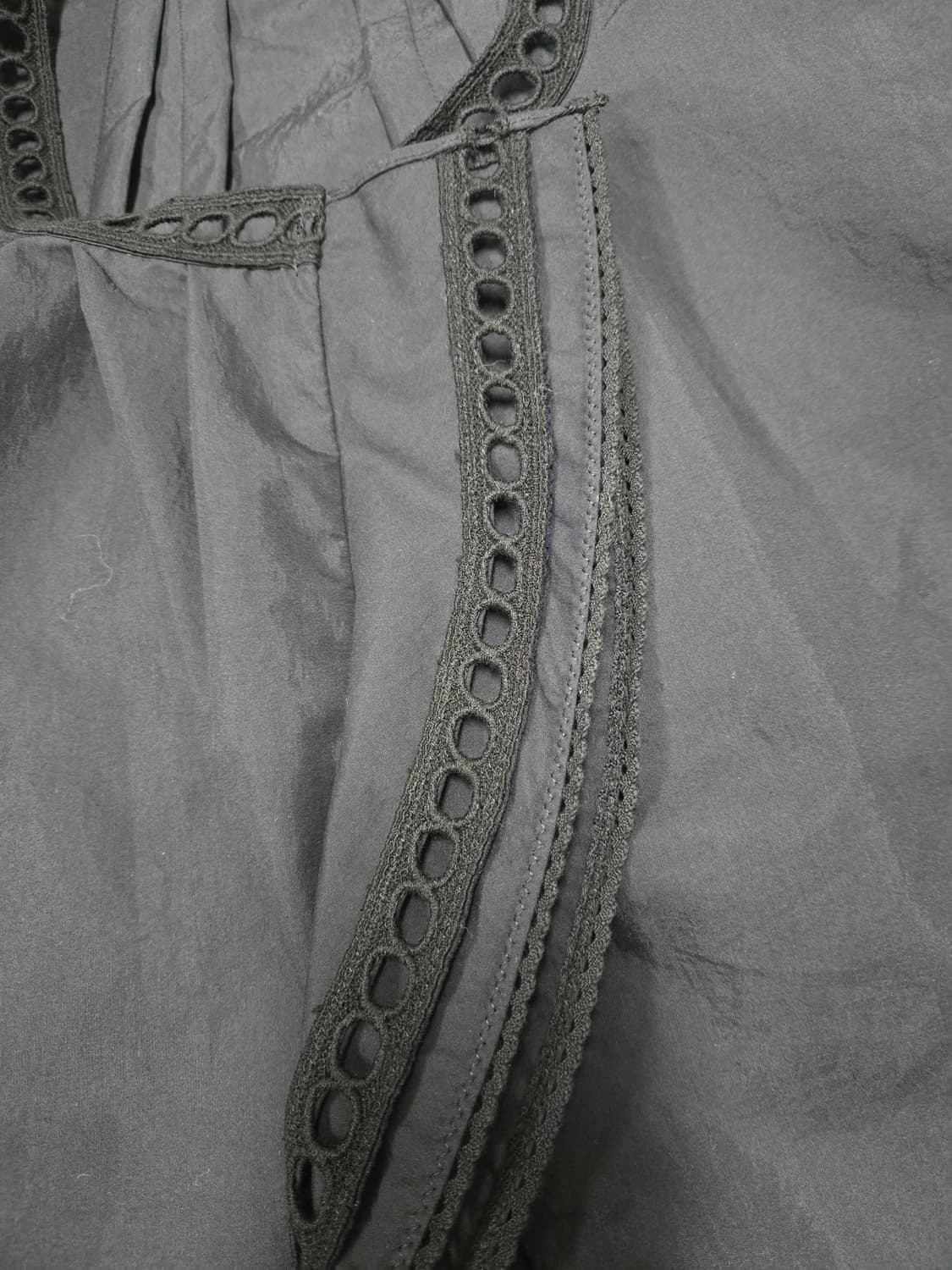 한섬 타임 TIME 블랙 레이스 펀칭 블라우스 상품이미지4