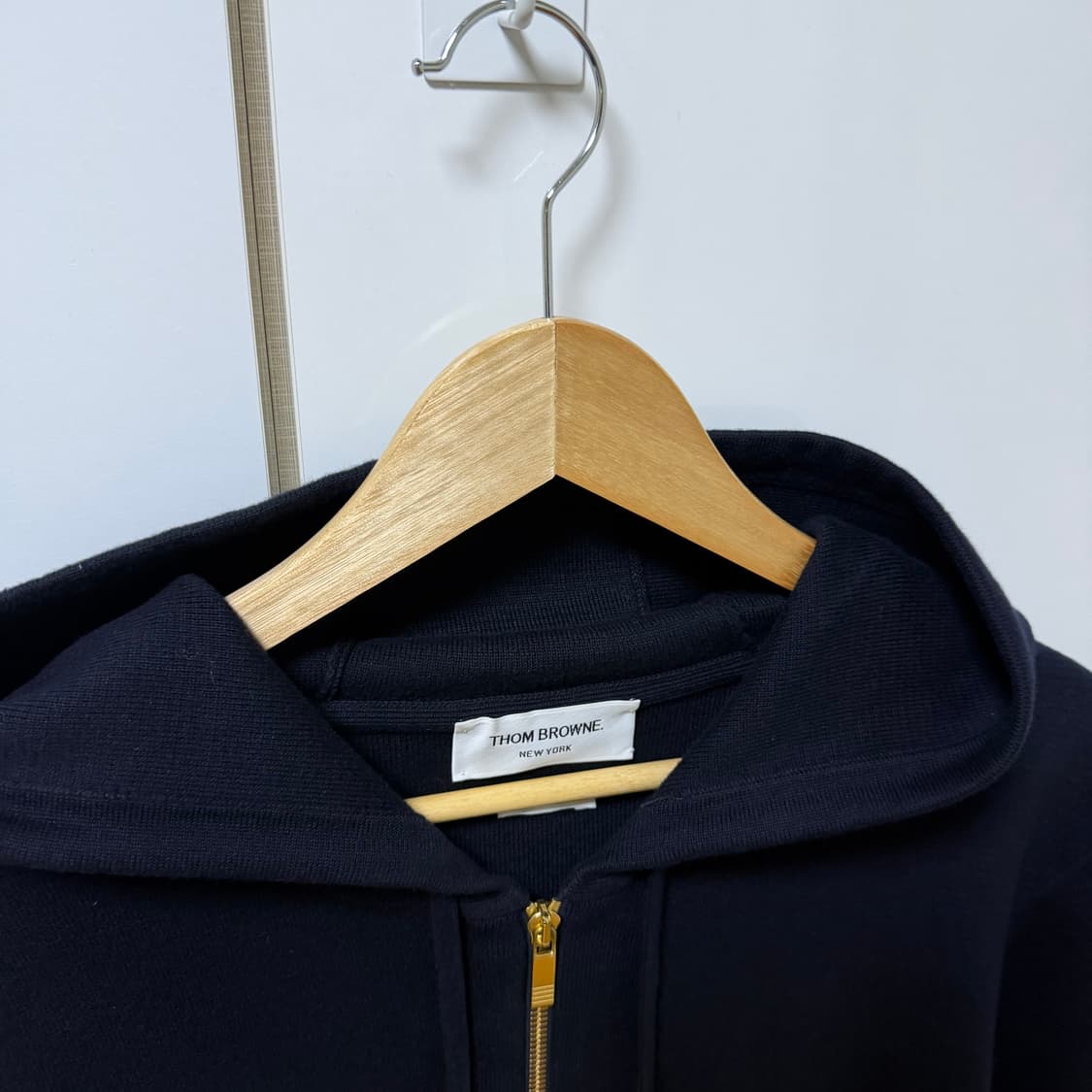 A / 4 (105) 톰브라운 밀라노 스티치 암밴드 니트 후드집업 네이비 상품이미지3
