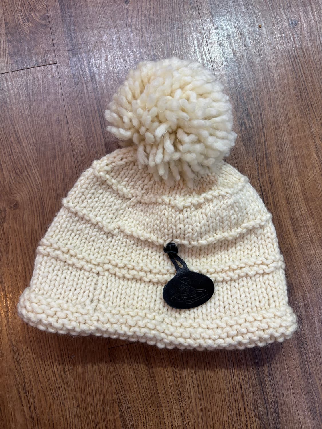 비비안웨스트우드 폼폼 비니 상품이미지1