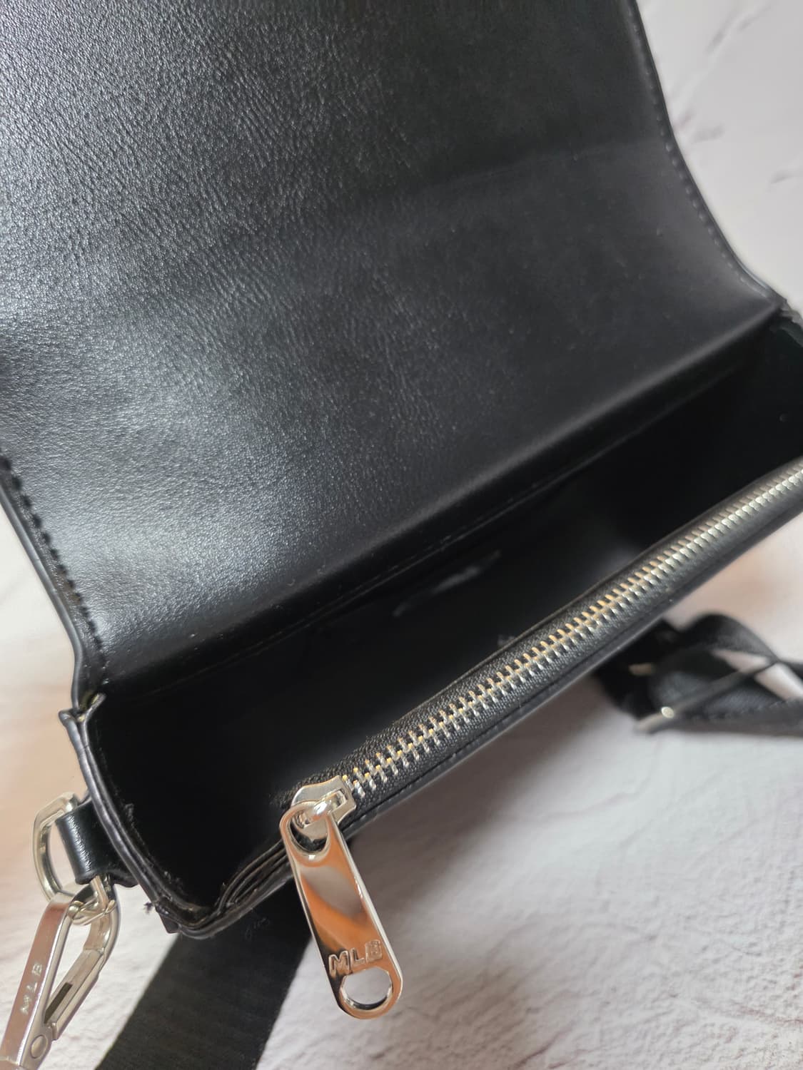 MLB 모노그램 후디백 크로스백 상품이미지5