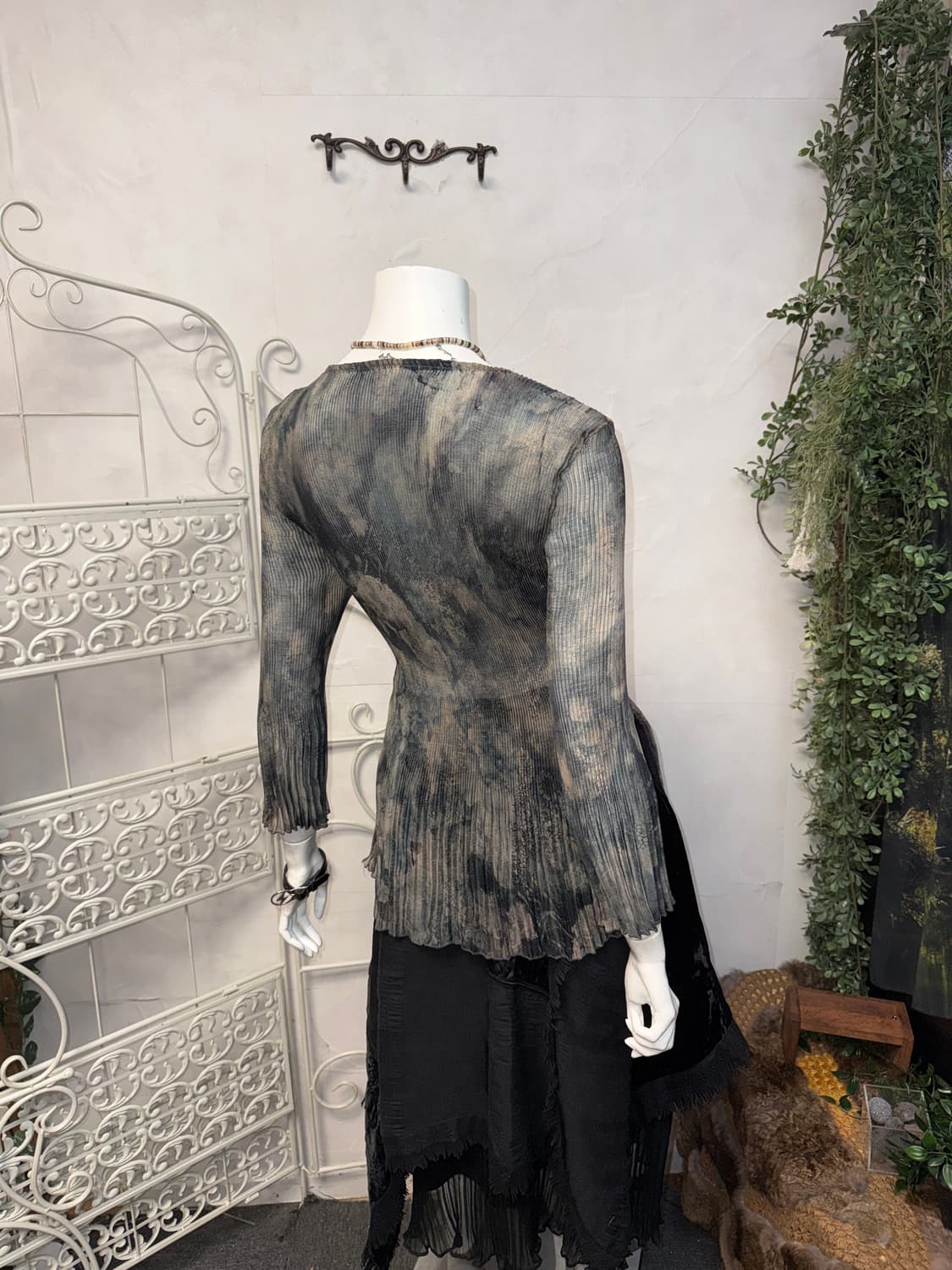 Charcoal oriental floral pleats blouse  상품이미지8