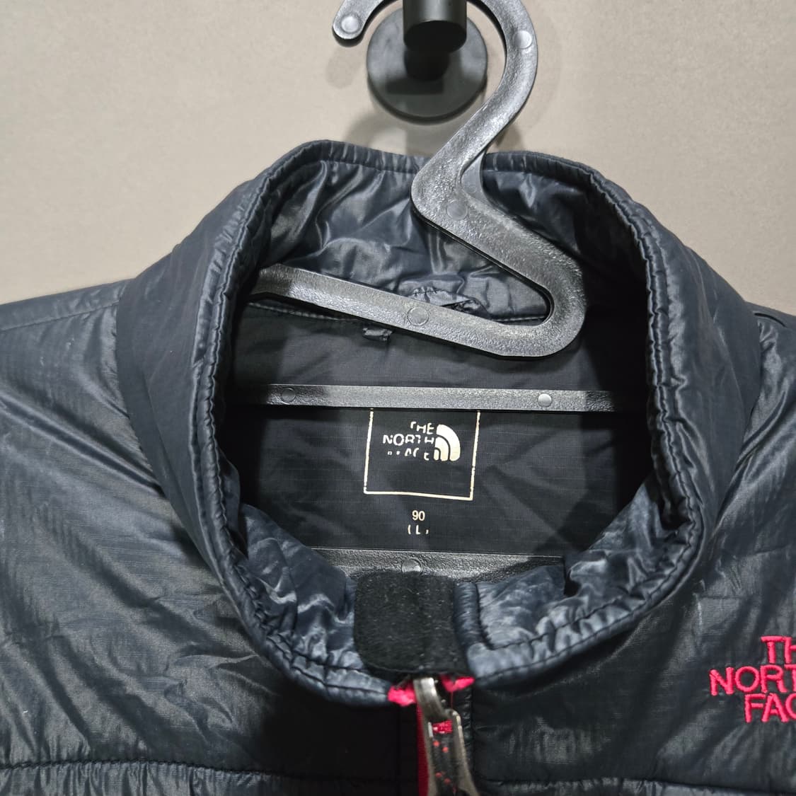 노스페이스 TheNorthFace 경량 패딩 블랙 +핫핑크 포인트 점퍼 상품이미지3