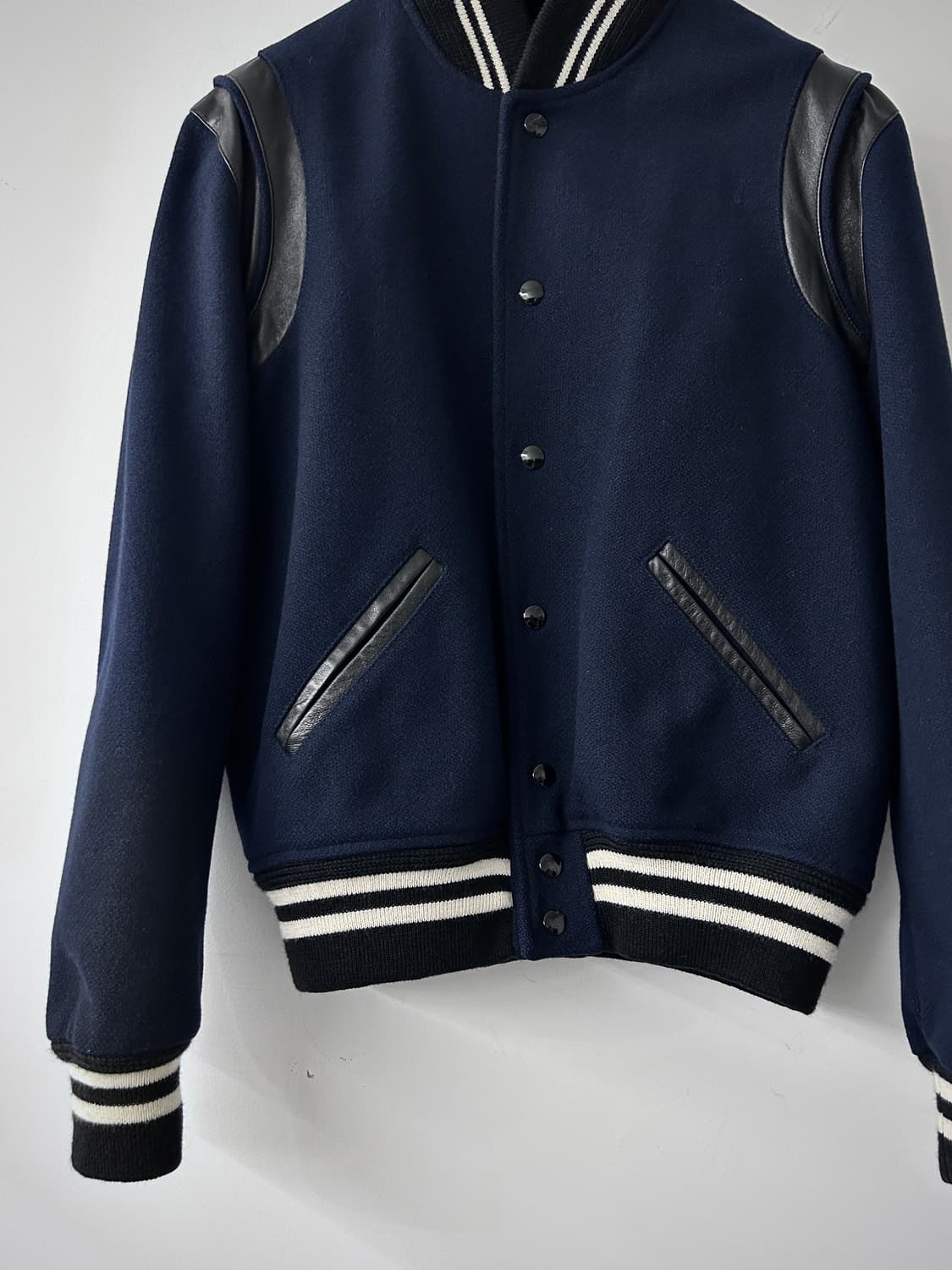 생로랑 14fw 에디 레더 판넬 바시티 자켓 상품이미지3