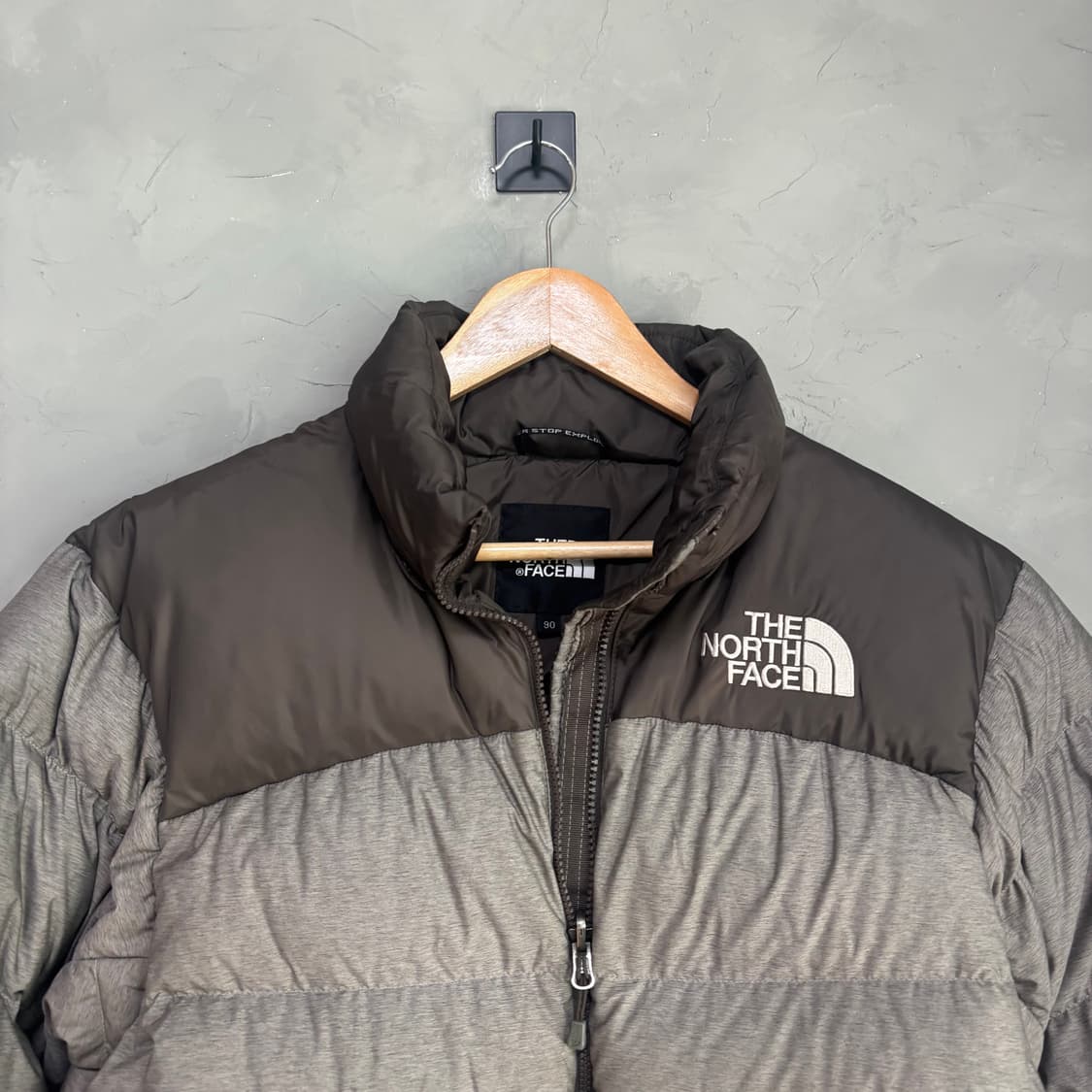노스페이스 700 눕시 구스다운 패딩 그레이 브라운 상품이미지2