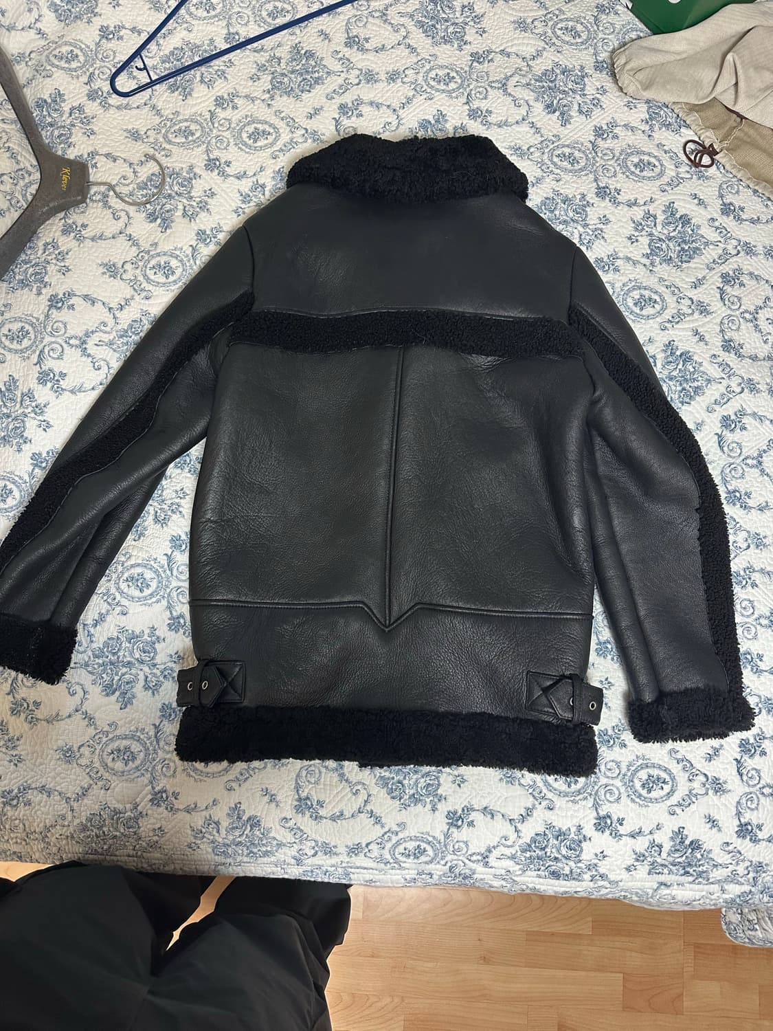 산드로 블랙 무스탕 양가죽 상품이미지2