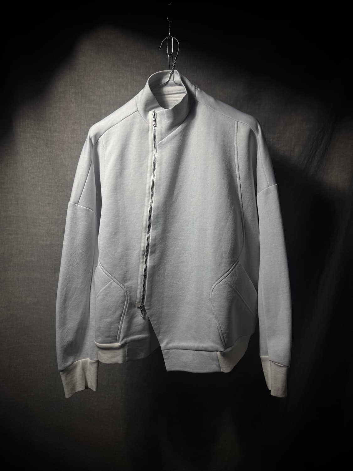 JULIUS Sample Asymmetrical Zip High Neck 상품이미지3