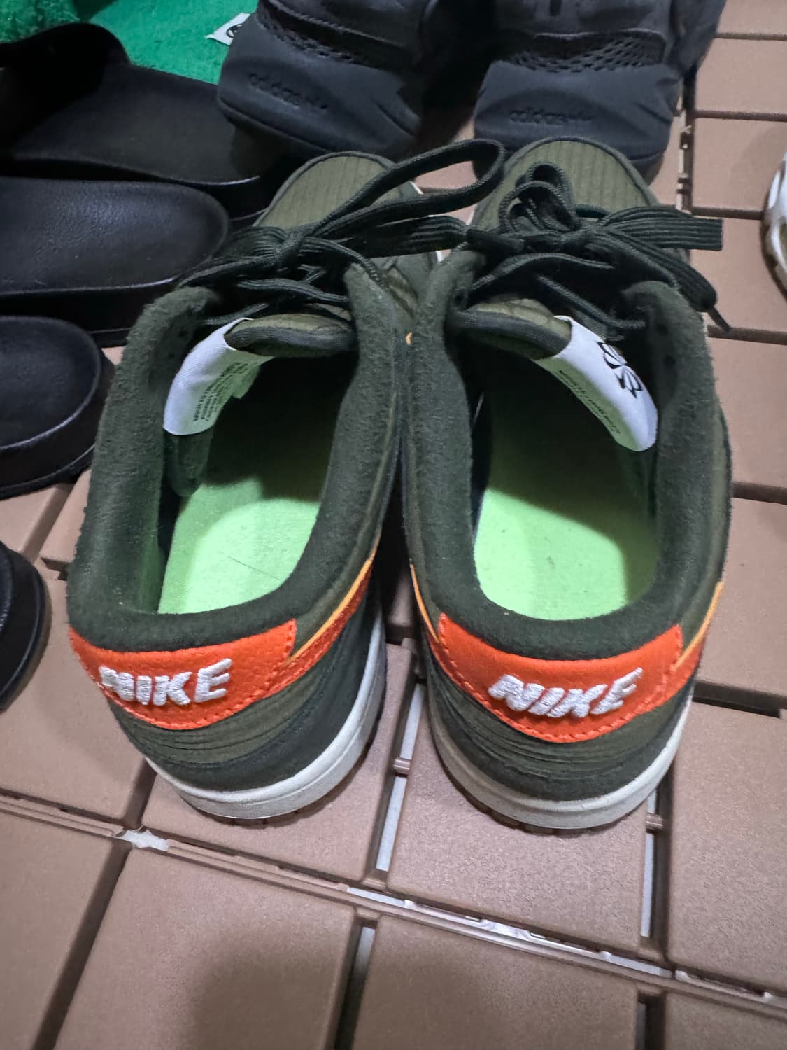 나이키덩크로우올리브 상품이미지2