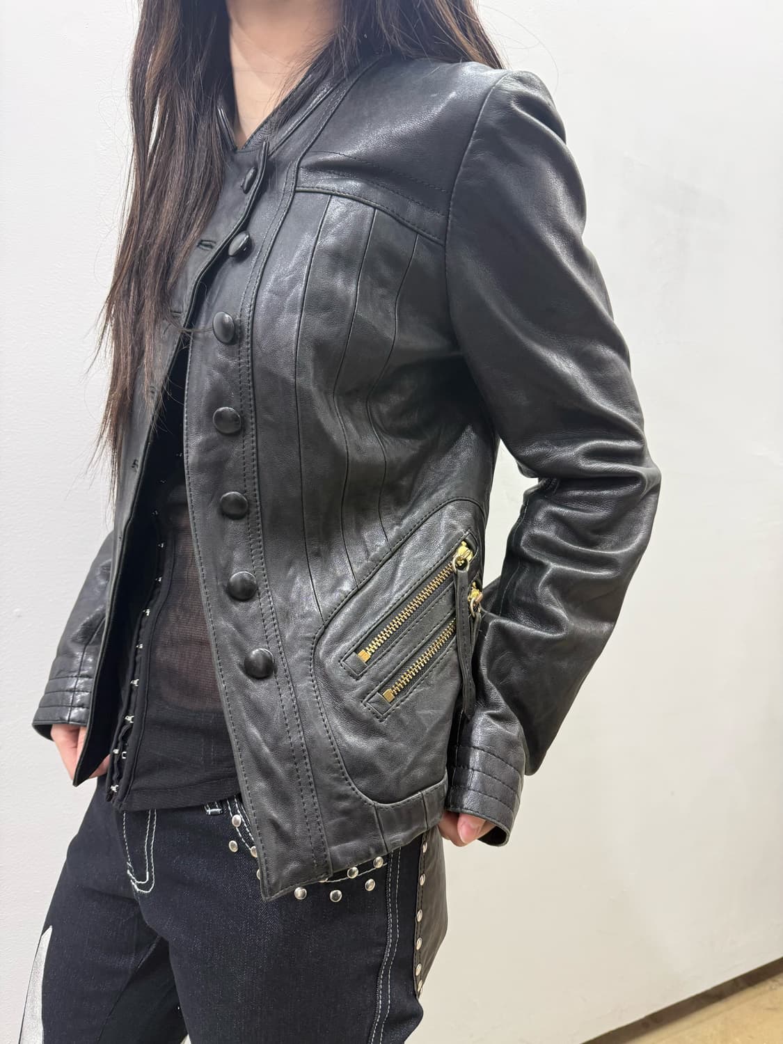 멀티버튼 크롭 리얼레더 자켓 상품이미지2