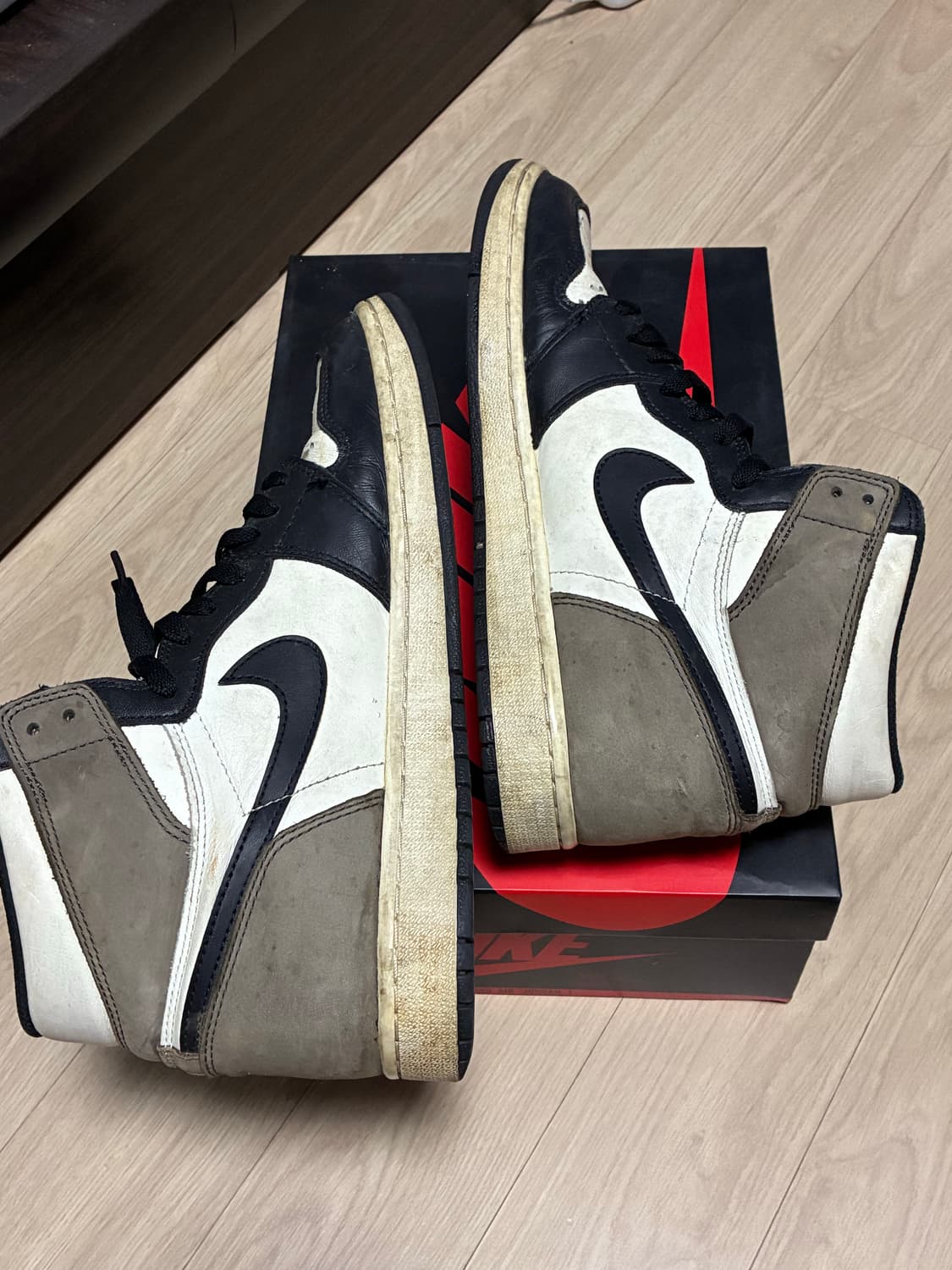 나이키 에어 조던 1 하이 모카 285 상품이미지6