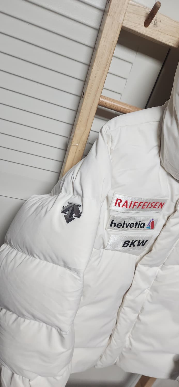 데상트 아우디 화이트 패딩 자켓 상품이미지4