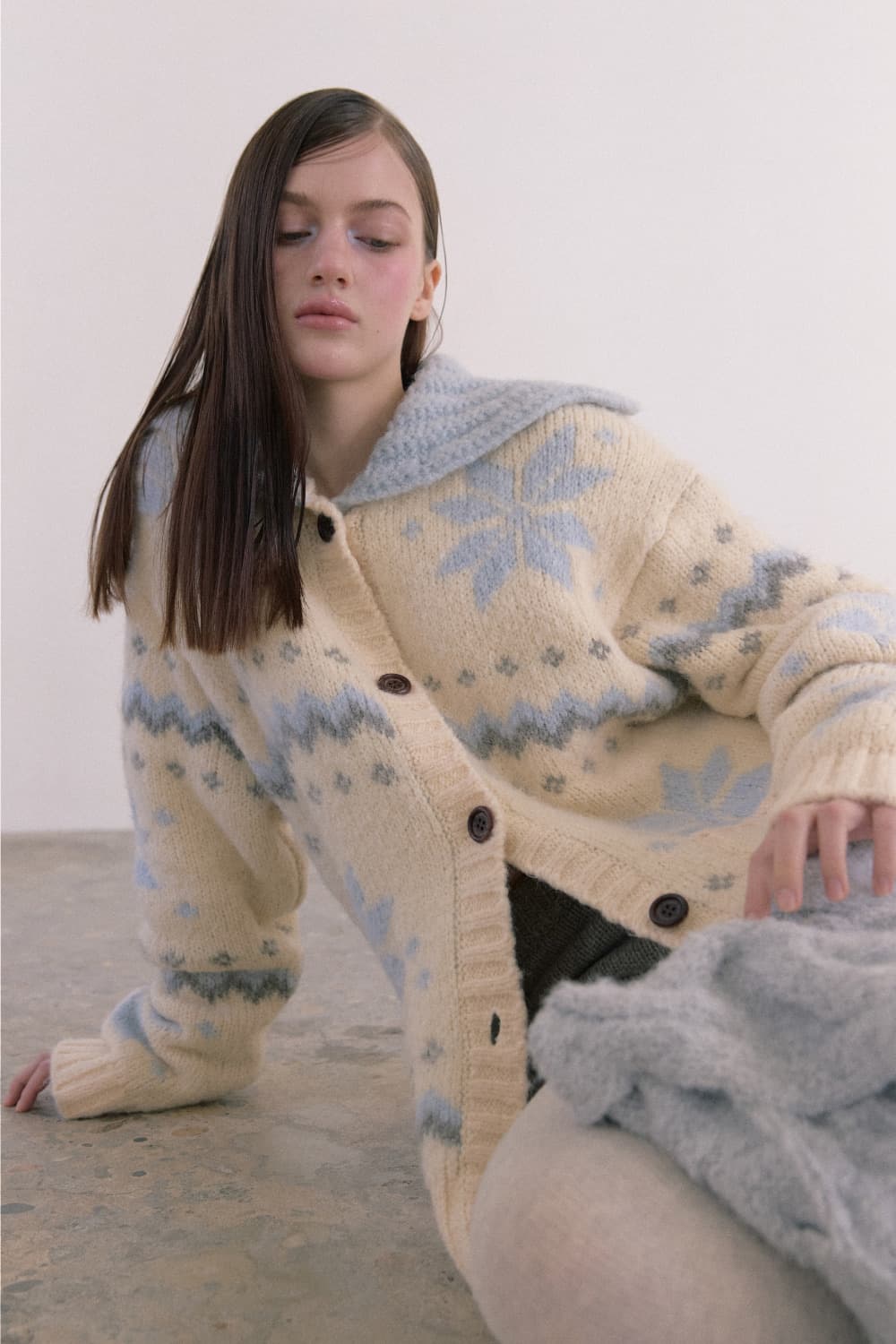 더오유 알파카 노르딕 하이넥 니트 가디건 아이보리 상품이미지3