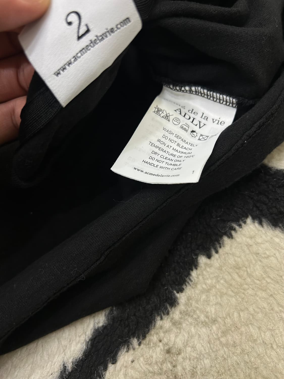 [2]아크메드라비 도넛 프린팅 반팔/블랙 상품이미지4