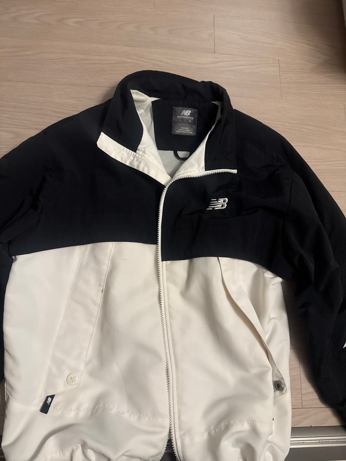 뉴발란스 바람막이 팔아요 상품이미지1