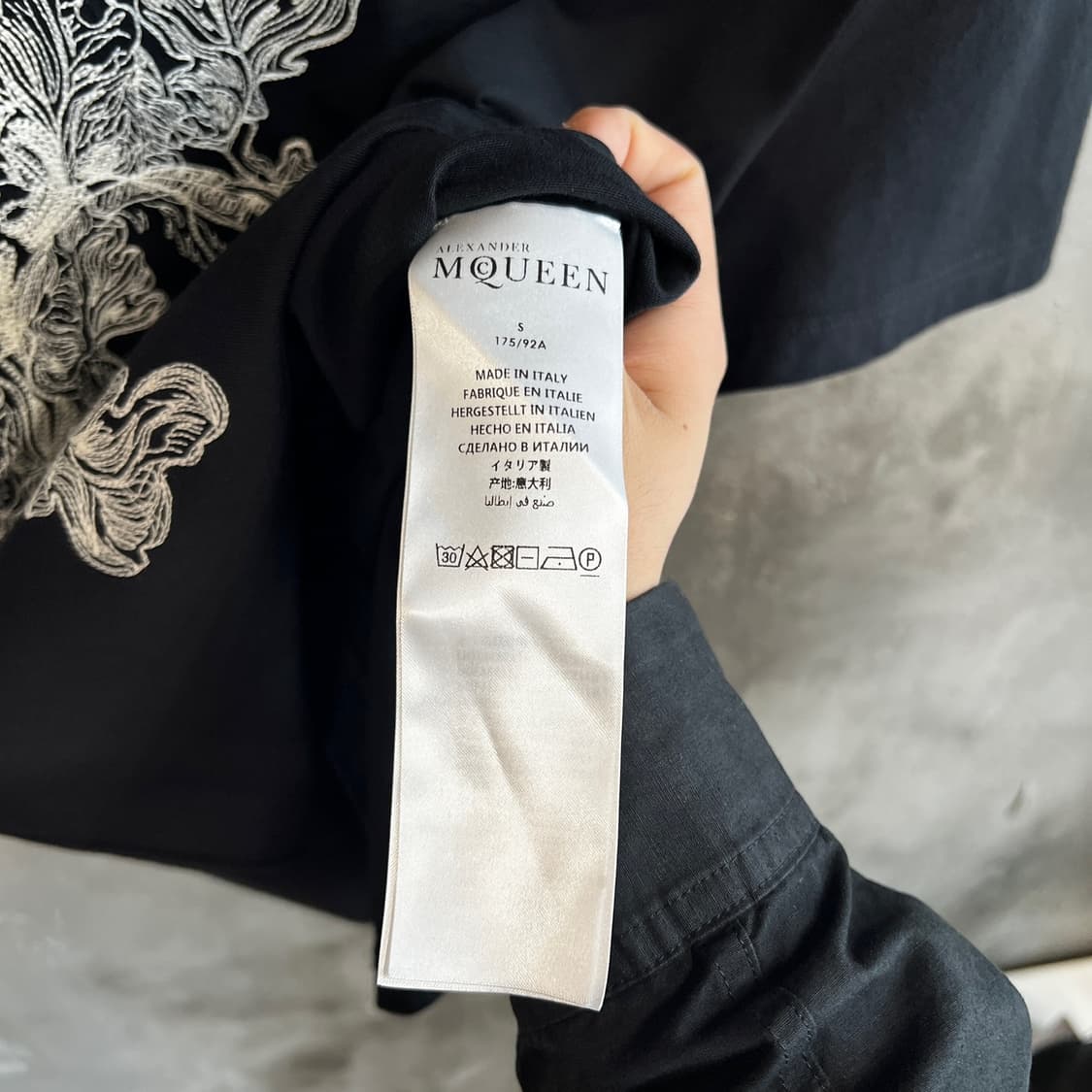 알렉산더 맥퀸 스컬 자수 티셔츠 상품이미지7
