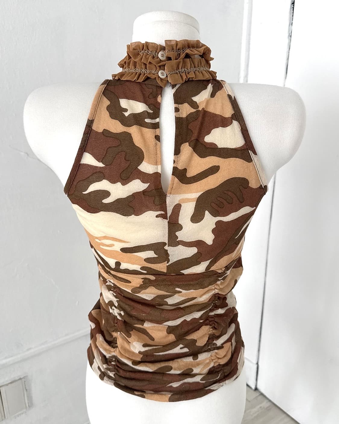 Halter Ruffle Detail Camo Mesh Sleeveles 상품이미지9