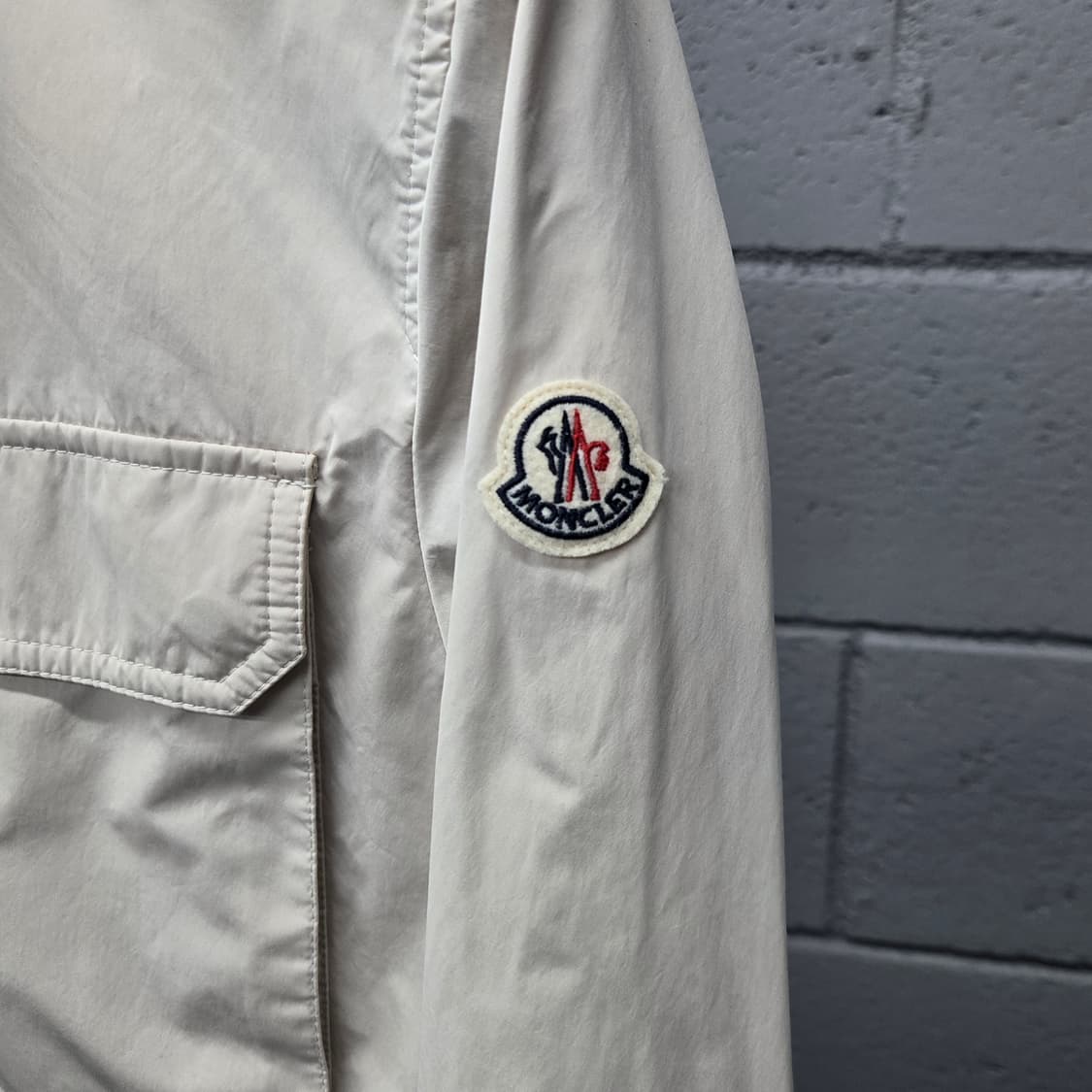 몽클레어 EPTE 삼선 바람막이 2 상품이미지4