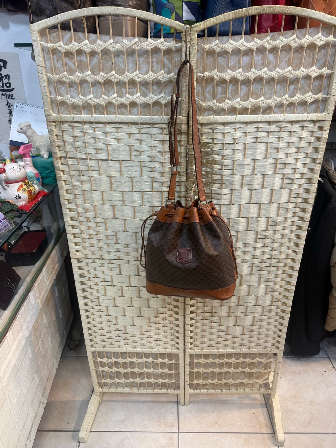 정품 셀린느 마카담 복주머니 숄더백 팝니다 상품이미지1