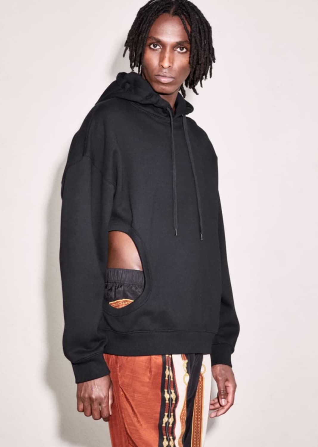 Toga x h&m 컷아웃 후드티 상품이미지4