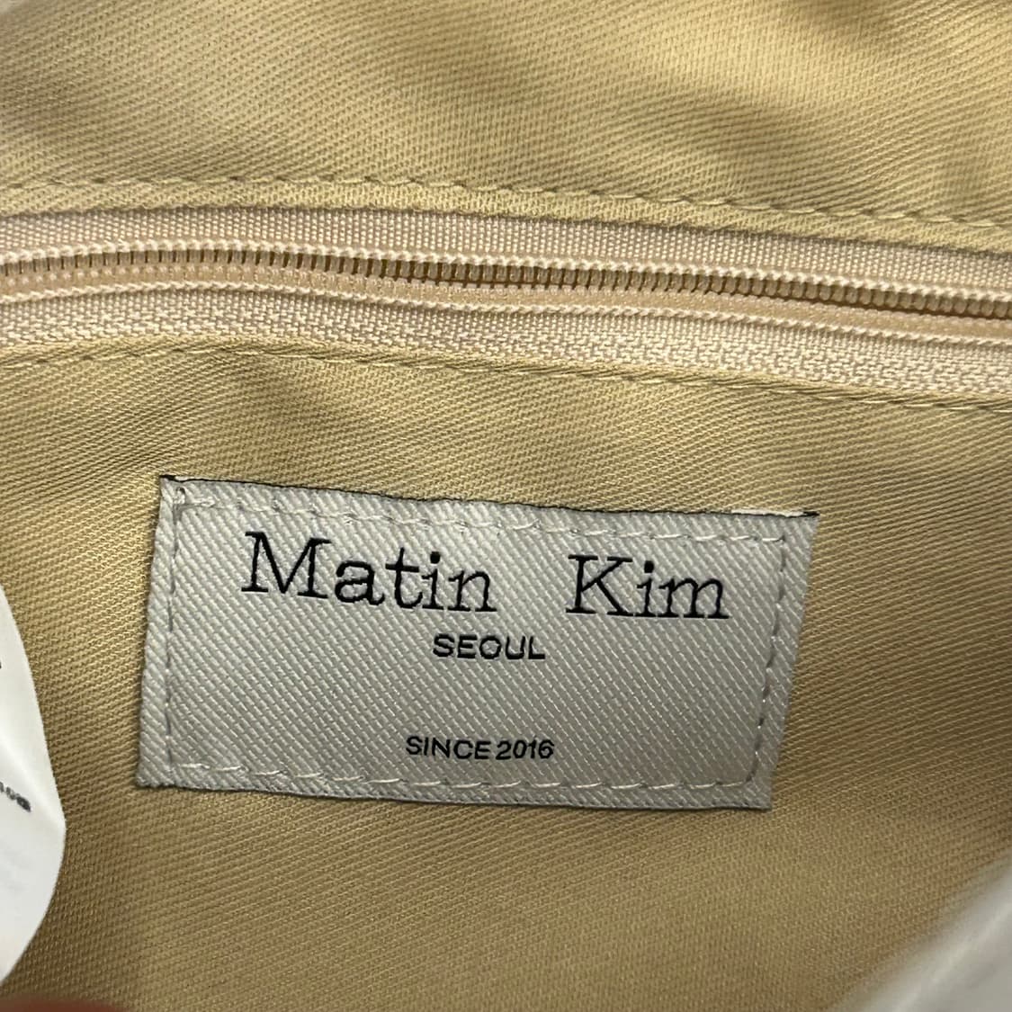 F 새상품 마뗑킴 화이트 숄더백 상품이미지4