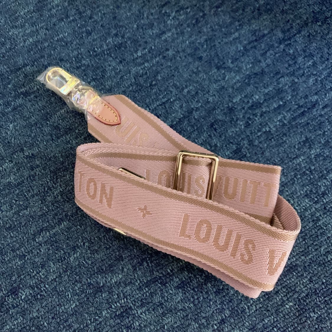 루이비통 멀티 포쉐트 악세수아 로즈 핑크 스트랩 가방끈 상품이미지9