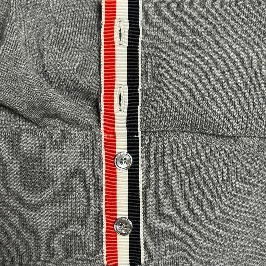 [3] 톰브라운 사선완장 메리노 울 니트 그레이 상품이미지6