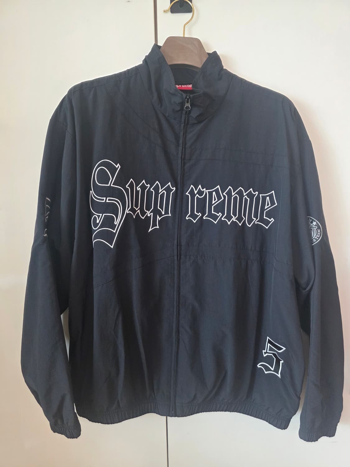 슈프림 올드 잉글리쉬 트랙 자켓 블랙 상품이미지2