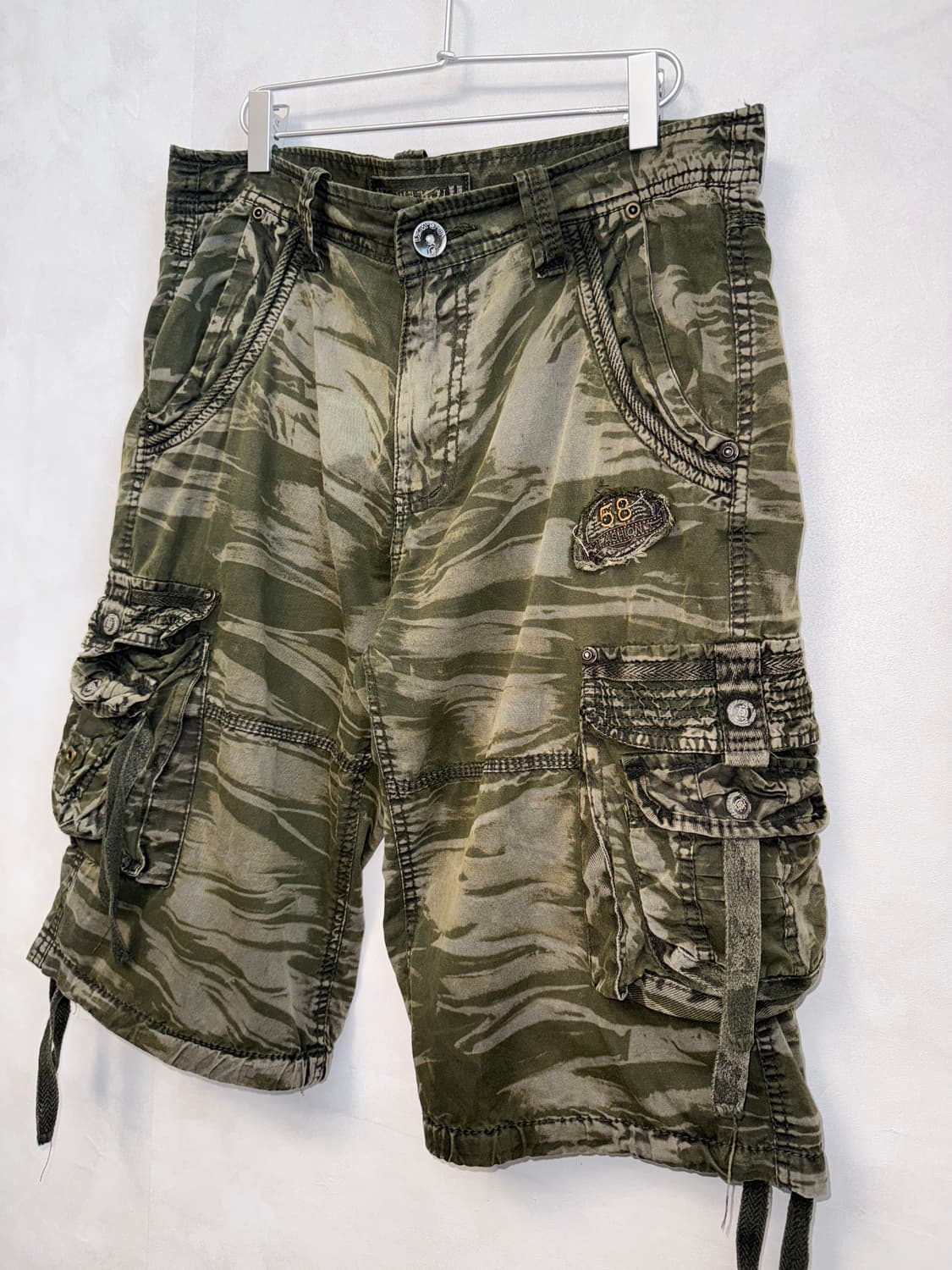 Washing khaki grunge pocket detail 카고반바지 상품이미지3